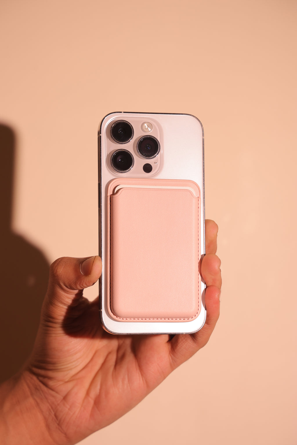 The secure magsafe leather wallet (pink)