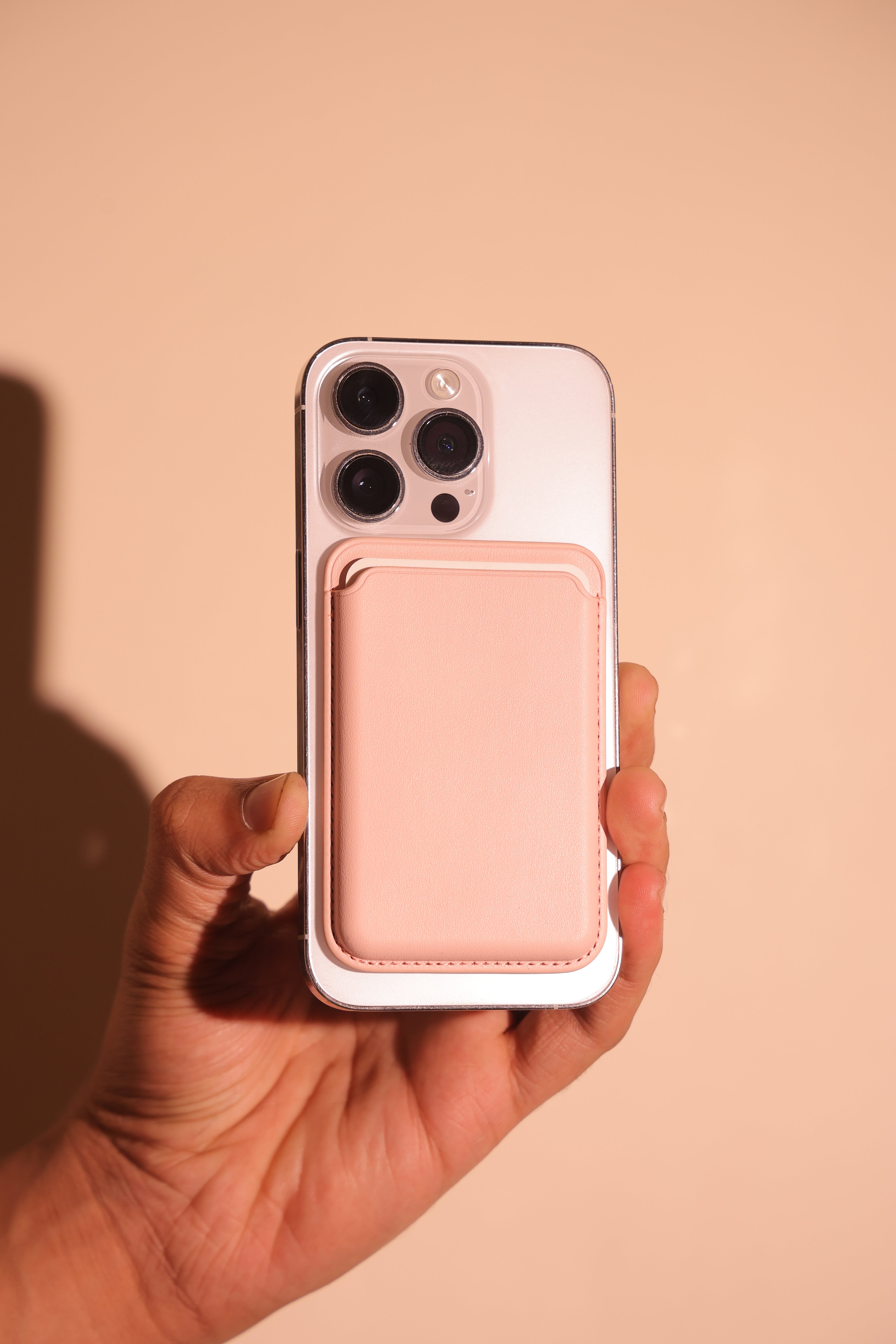 The secure magsafe leather wallet (pink)